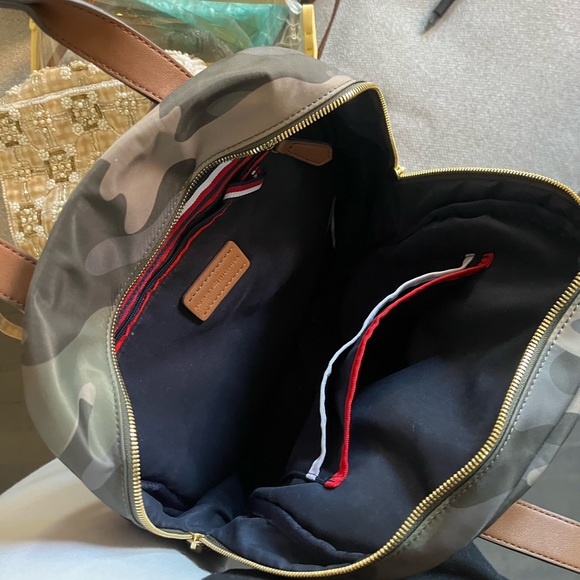 Tommy Hilfiger Backpack - Picture 4 of 8